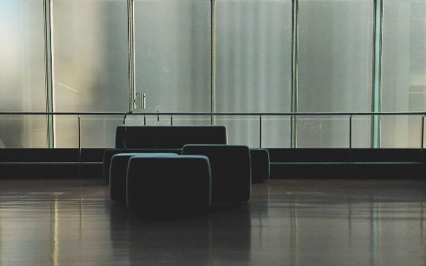 SMART GLASS DIBANDING KACA BIASA