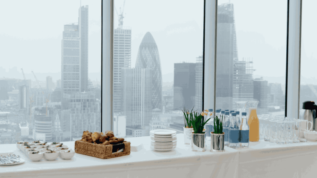 Kaca gedung transparan